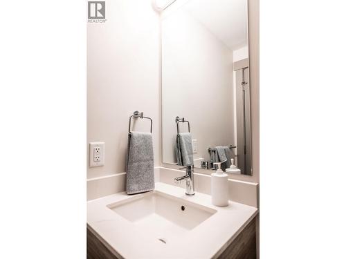 2555 Lakeshore Road Unit# 518, Vernon, BC - Indoor Photo Showing Bathroom