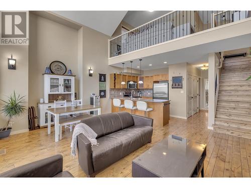 6930 Barcelona Drive E Unit# 47, Fintry, BC - Indoor Photo Showing Living Room