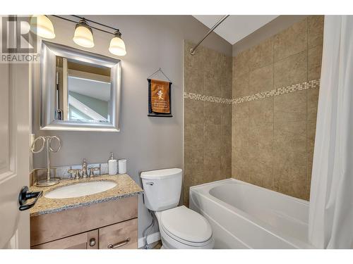 6930 Barcelona Drive E Unit# 47, Fintry, BC - Indoor Photo Showing Bathroom