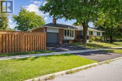 67 BEAVER BEND CRESCENT  Toronto, ON M9B 5R4