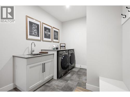 10100 Tyndall Road Unit# 25, Lake Country, BC - Indoor Photo Showing Laundry Room