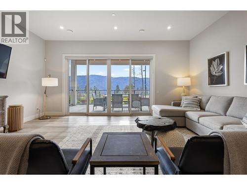 10100 Tyndall Road Unit# 25, Lake Country, BC - Indoor Photo Showing Living Room