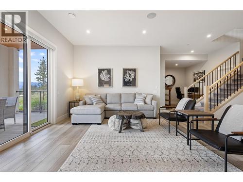 10100 Tyndall Road Unit# 25, Lake Country, BC - Indoor Photo Showing Living Room
