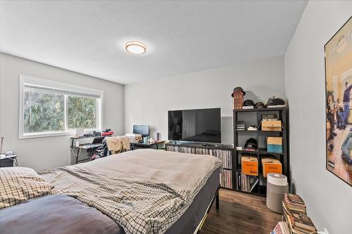 1377 Orchard Drive, Kelowna, BC - Indoor Photo Showing Bedroom