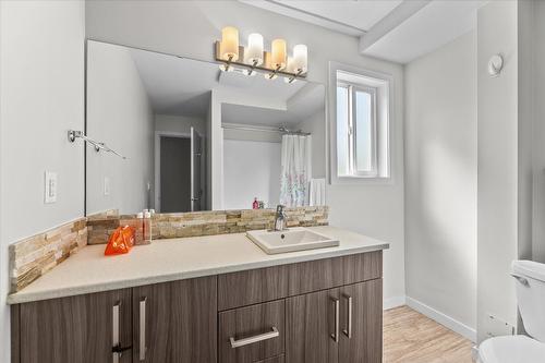 1377 Orchard Drive, Kelowna, BC - Indoor Photo Showing Bathroom