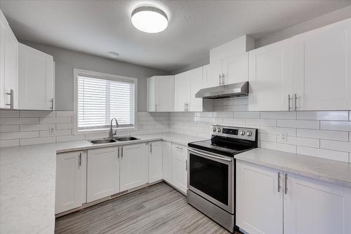 1375 Orchard Drive, Kelowna, BC - Indoor Photo Showing Kitchen With Double Sink
