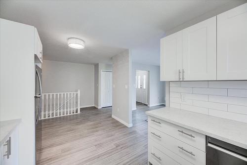 1375 Orchard Drive, Kelowna, BC - Indoor Photo Showing Kitchen