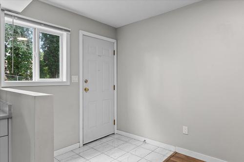 1375 Orchard Drive, Kelowna, BC - Indoor Photo Showing Other Room