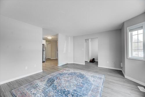 1375 Orchard Drive, Kelowna, BC - Indoor Photo Showing Other Room