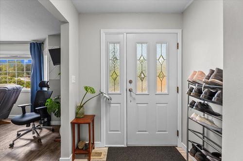 1375/1377 Orchard Drive, Kelowna, BC - Indoor Photo Showing Other Room