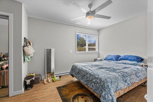 1375/1377 Orchard Drive, Kelowna, BC - Indoor Photo Showing Bedroom