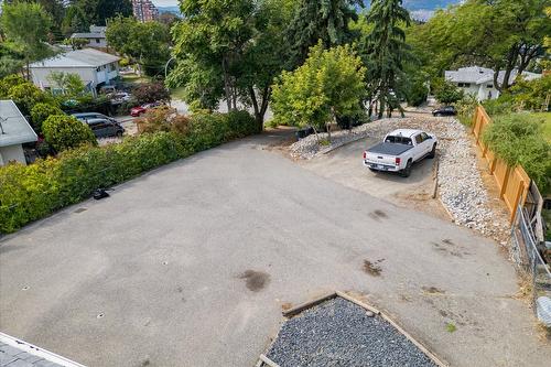 1375/1377 Orchard Drive, Kelowna, BC - Outdoor