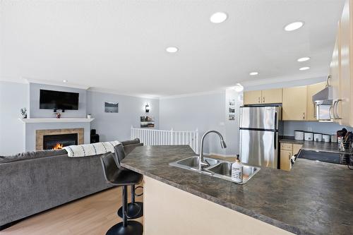 25-1945 Grasslands Boulevard, Kamloops, BC - Indoor Photo Showing Kitchen With Fireplace With Double Sink
