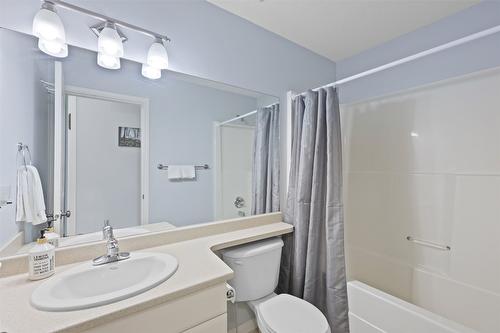 25-1945 Grasslands Boulevard, Kamloops, BC - Indoor Photo Showing Bathroom