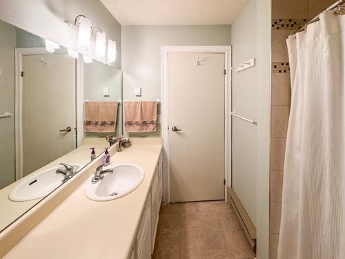 52-9107 62Nd Avenue, Osoyoos, BC - Indoor Photo Showing Bathroom