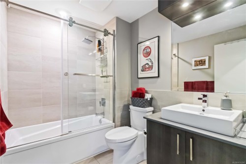 301-300 Michigan St, Victoria, BC - Indoor Photo Showing Bathroom