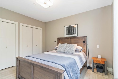 301-300 Michigan St, Victoria, BC - Indoor Photo Showing Bedroom