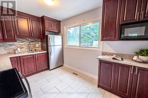 134 Song Meadowway, Toronto, ON - Indoor Photo Showing Kitchen