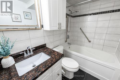 134 Song Meadowway, Toronto, ON - Indoor Photo Showing Bathroom