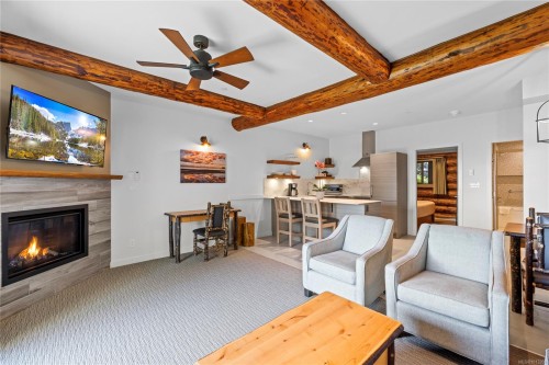 130-1155 Resort Dr, Parksville, BC - Indoor Photo Showing Living Room With Fireplace