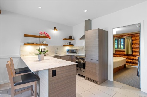 130-1155 Resort Dr, Parksville, BC - Indoor Photo Showing Kitchen