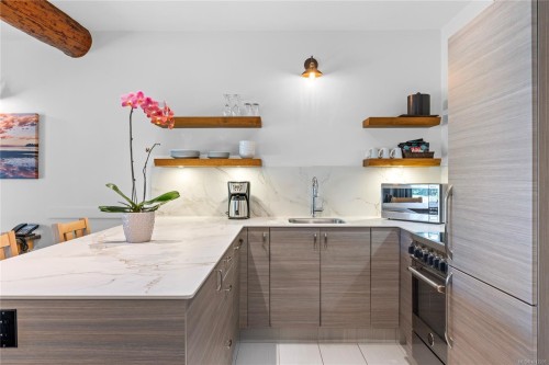 130-1155 Resort Dr, Parksville, BC - Indoor Photo Showing Kitchen With Double Sink With Upgraded Kitchen