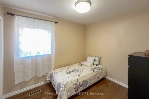 254 Louis Drive, Mississauga, ON - Indoor Photo Showing Bedroom