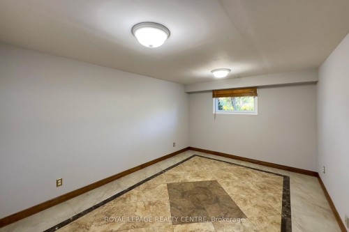 254 Louis Drive, Mississauga, ON - Indoor Photo Showing Other Room