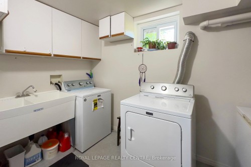 254 Louis Drive, Mississauga, ON - Indoor Photo Showing Laundry Room