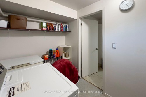 254 Louis Drive, Mississauga, ON - Indoor Photo Showing Laundry Room