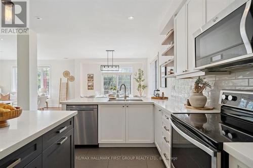 89 Stockell Crescent, Ajax, ON - Indoor Photo Showing Kitchen With Upgraded Kitchen