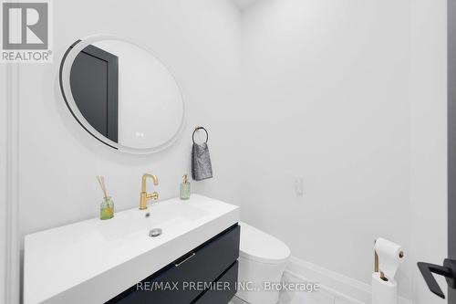 42 Alice Street, East Gwillimbury, ON - Indoor Photo Showing Bathroom