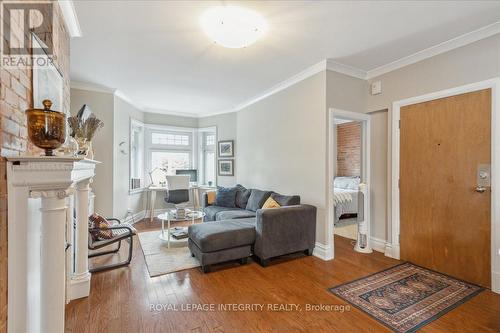 468-470 Besserer Street, Ottawa, ON - Indoor Photo Showing Living Room