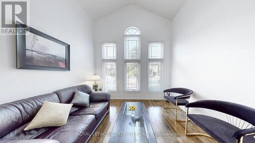 3158 Rock Harbour Drive, Mississauga, ON - Indoor Photo Showing Living Room