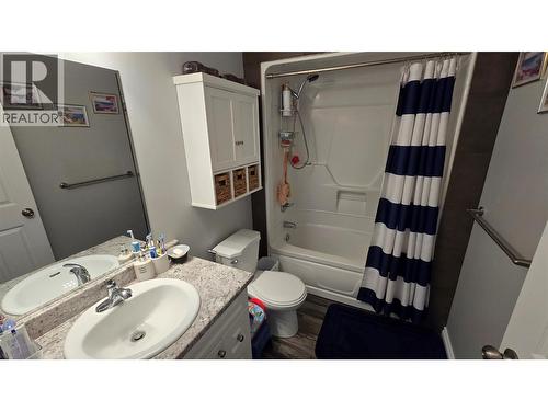 8208 19A Street, Dawson Creek, BC - Indoor Photo Showing Bathroom