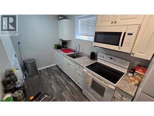 8208 19A Street, Dawson Creek, BC - Indoor Photo Showing Kitchen