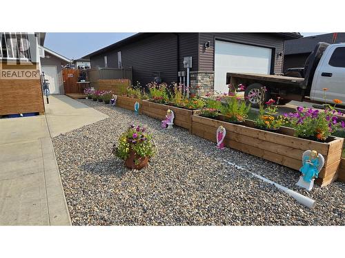 8208 19A Street, Dawson Creek, BC - Outdoor