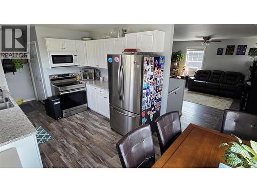 8208 19A Street, Dawson Creek, BC - Indoor Photo Showing Kitchen