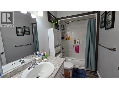 8208 19A Street, Dawson Creek, BC - Indoor Photo Showing Bathroom