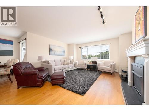 4 260 E 4TH STREET  North Vancouver, BC V7L 1H9