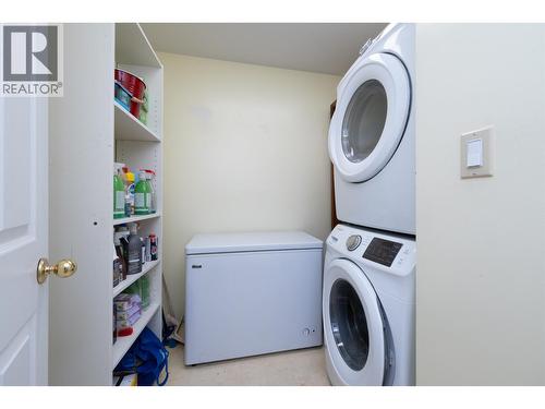 4 260 E 4Th Street, North Vancouver, BC - Indoor Photo Showing Laundry Room