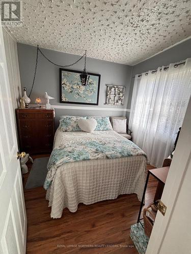 411 Tenth Avenue, Cochrane, ON - Indoor Photo Showing Bedroom