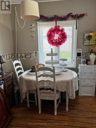 411 Tenth Avenue, Cochrane, ON - Indoor Photo Showing Dining Room