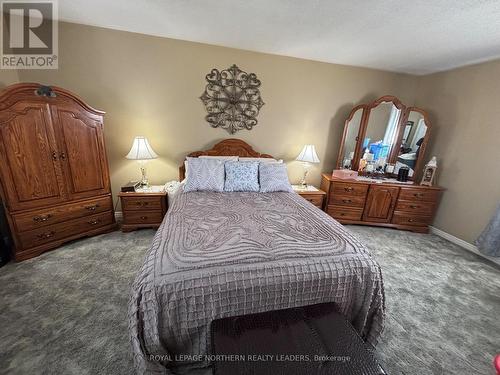 411 Tenth Avenue, Cochrane, ON - Indoor Photo Showing Bedroom
