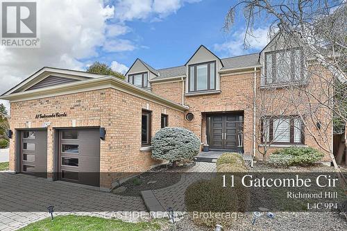 11 GATCOMBE CIRCLE  Richmond Hill, ON L4C 9P4