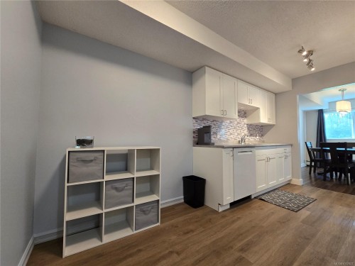 101-7450 Rupert St, Port Hardy, BC - Indoor Photo Showing Kitchen