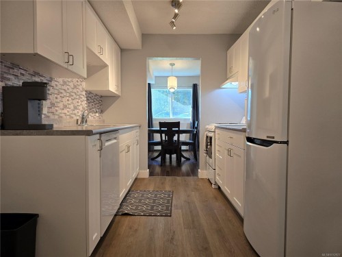101-7450 Rupert St, Port Hardy, BC - Indoor Photo Showing Kitchen