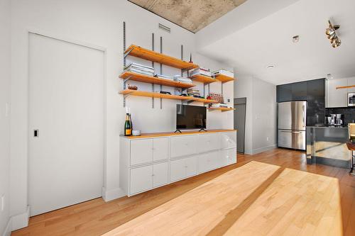 Salon - 1201-888 Rue Wellington, Montréal (Ville-Marie), QC - Indoor Photo Showing Kitchen