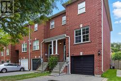 568 LEGRESLEY LANE  Newmarket, ON L3Y 8R8