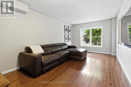 568 Legresley Lane, Newmarket, ON - Indoor Photo Showing Living Room